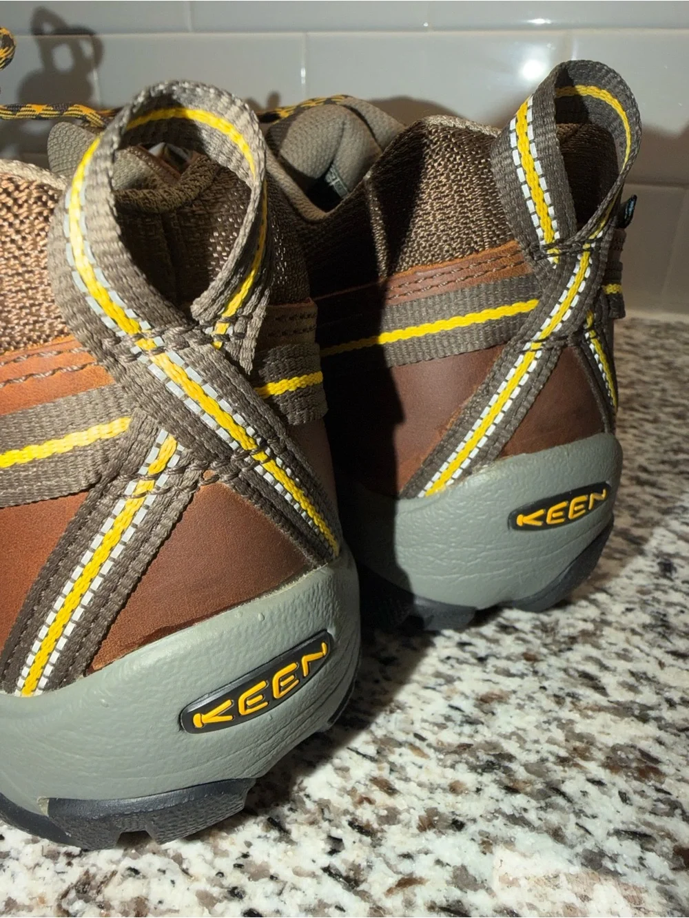 KEEN Men's Targhee II Waterproof Hiking Shoes Size 10.5 Cascade Brown Low/ clean